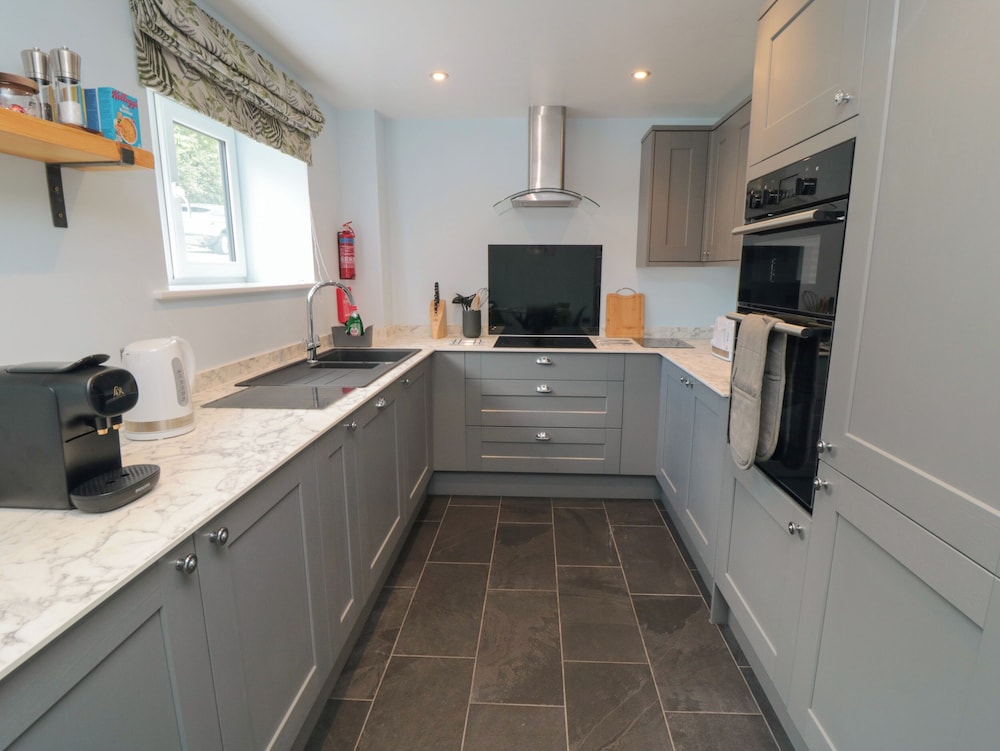 2 Staveley Cottages
