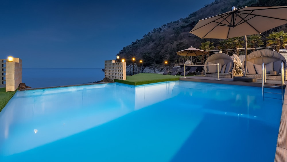 Namhae Orosy Bada Pool Villa & Pension