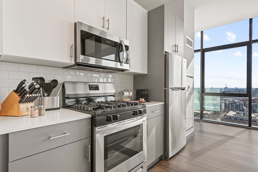 Cloud9 6 apt for 30ppl Fulton Market The Nouveau