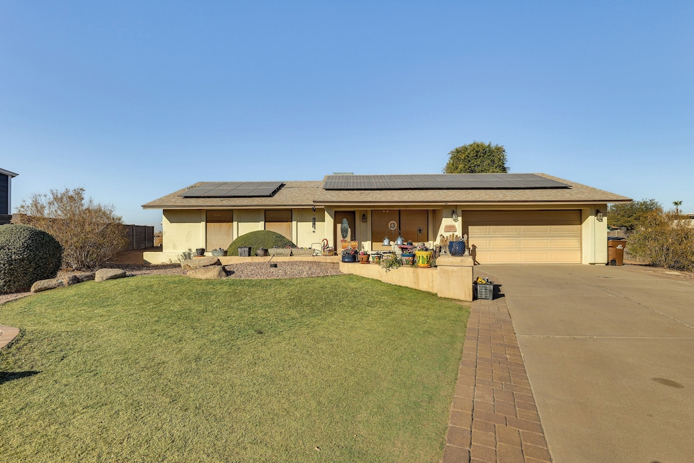 Near Golfing & Green Spaces: Florence Family Home!