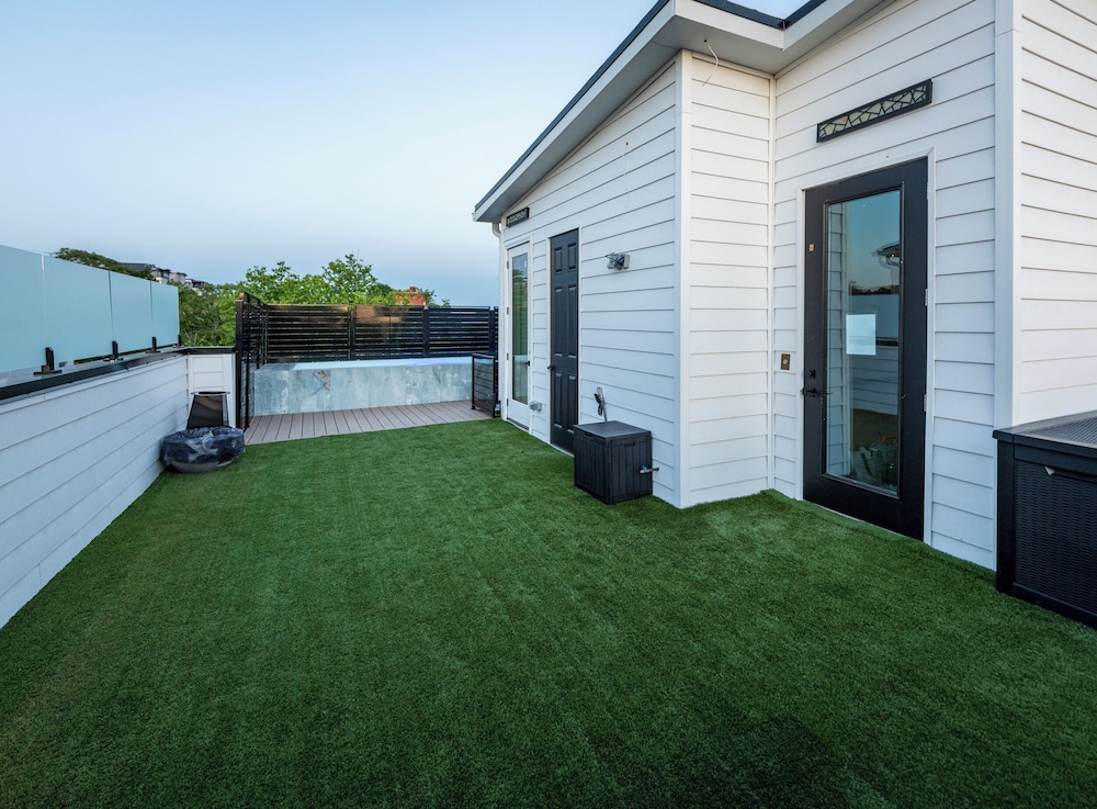New Luxe Townhome - Rooftop Pool