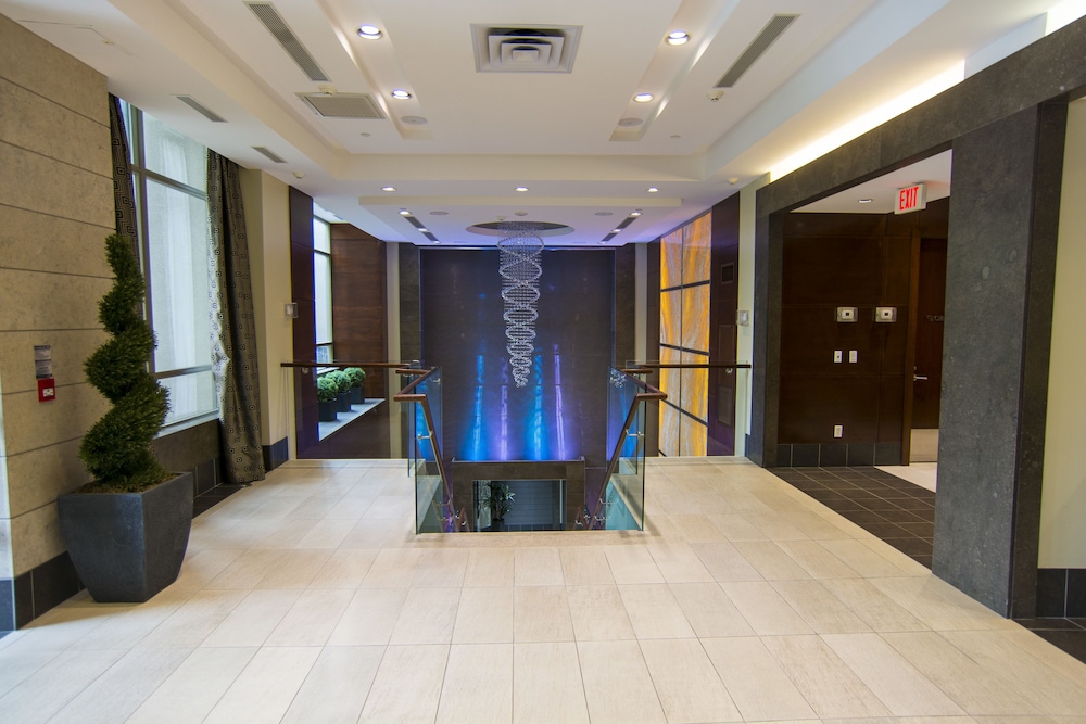 Maplewood Suites - Square One
