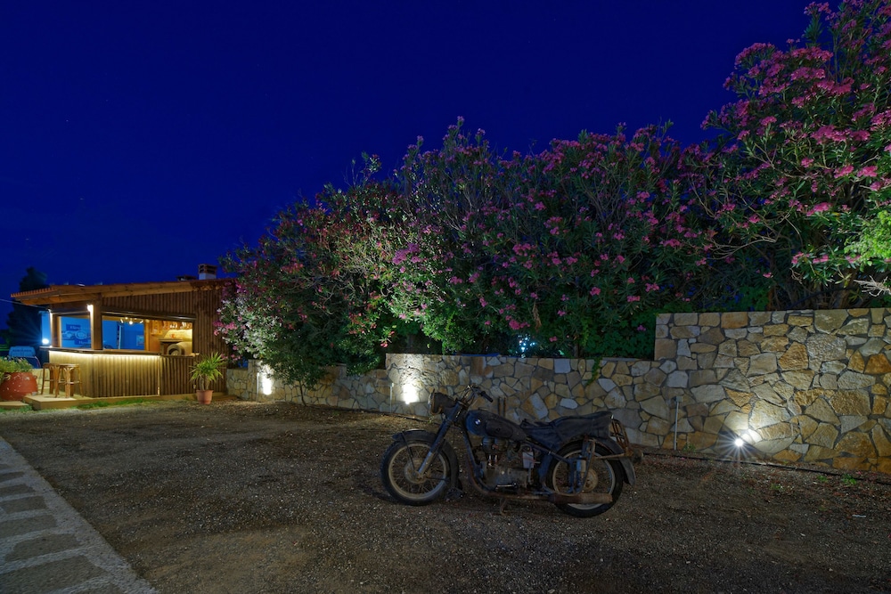 Gereoudis Village