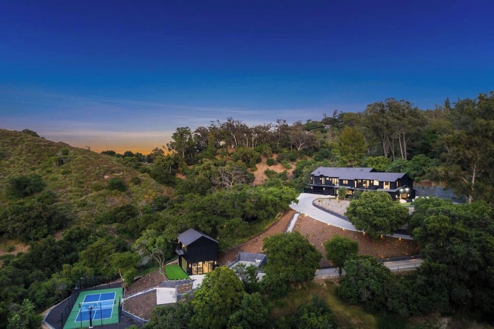 Oak Haven Sanctuary - Grand Estate With Pool, Guest House & Scenic Views