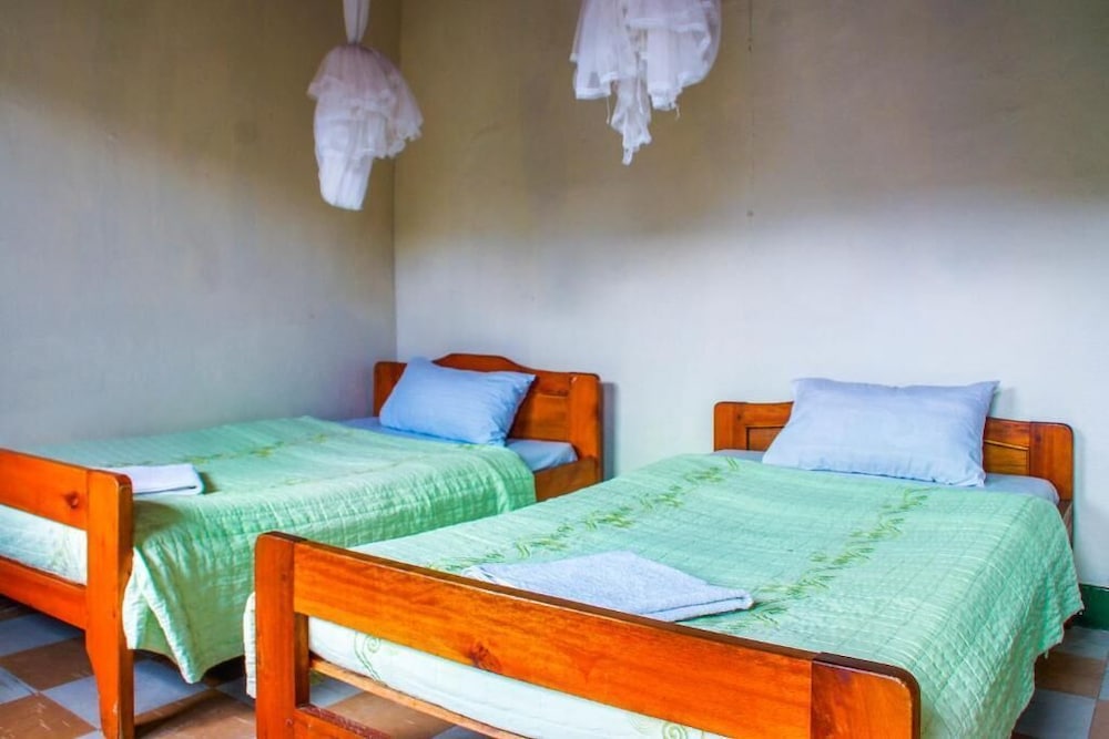 Sabinyo Guest House
