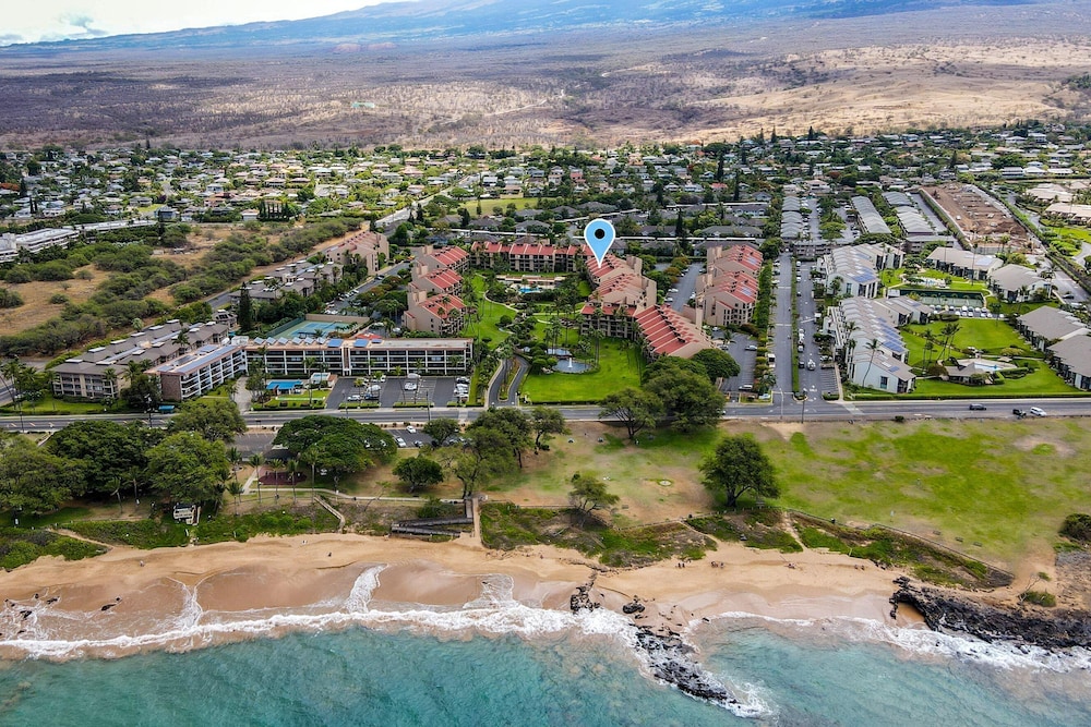 Kamaole Sands 6-303 - Courtyard and Ocean Views From Renovated 3rd Floor Condo