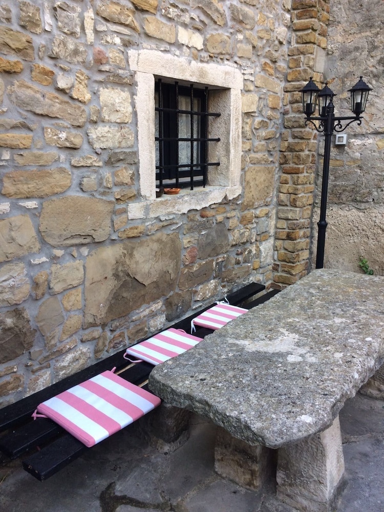Stone House Heitzler view 4