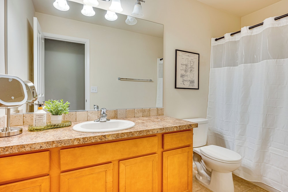 Game Room & Deck: Family-friendly Tumwater Gem