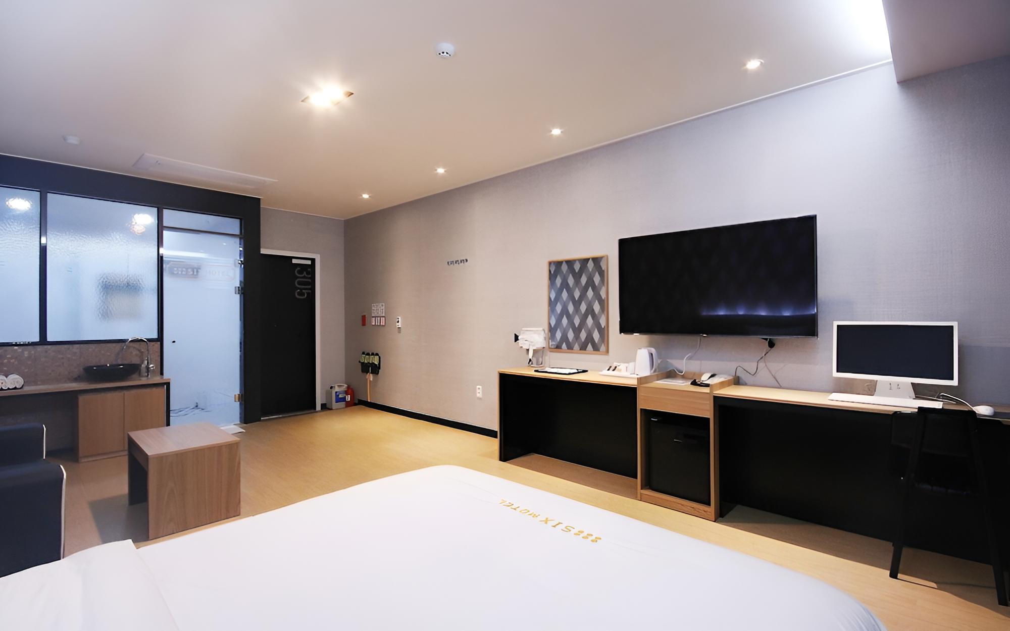 Yeongduk Six Hotel view 4
