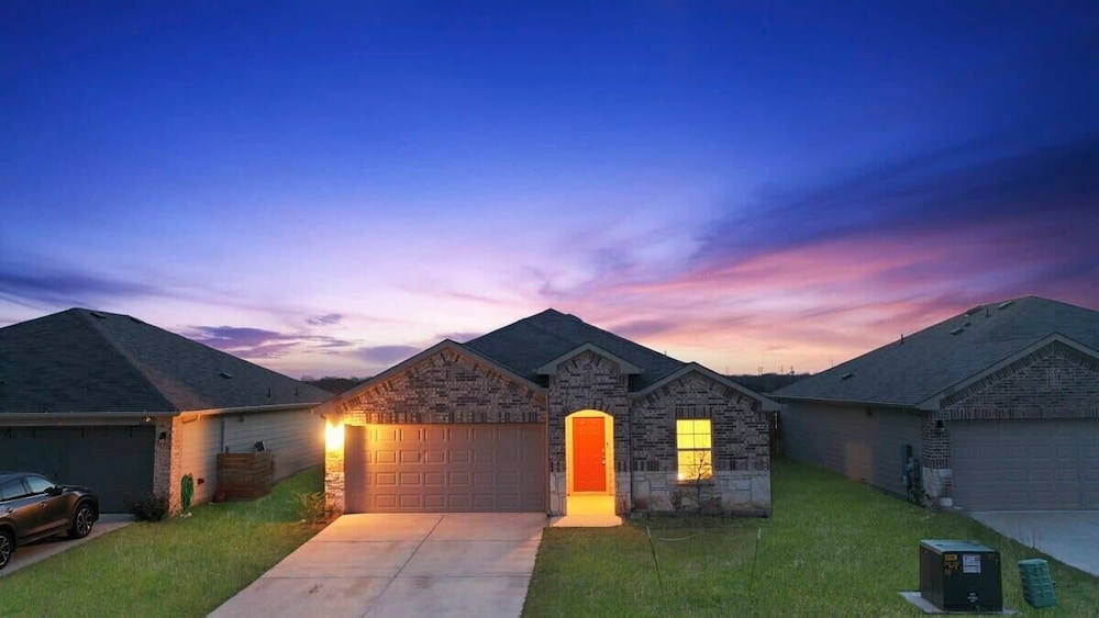 @ Marbella Lane - Amazing 4BR Lakeview Home