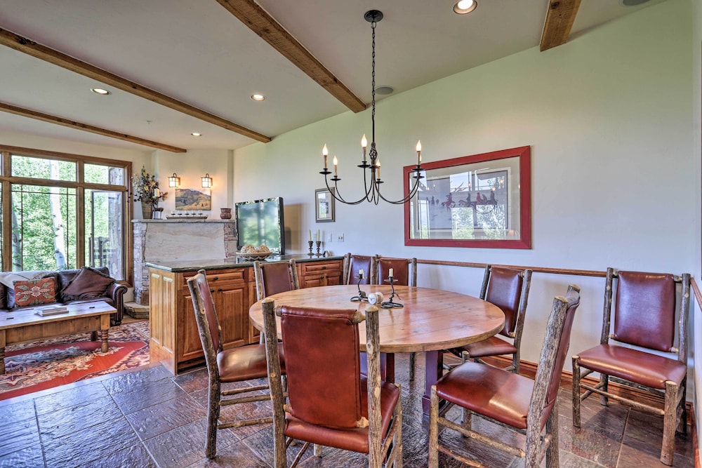 Upscale Ski-in/ski-out Escape w/ Deck + Grill