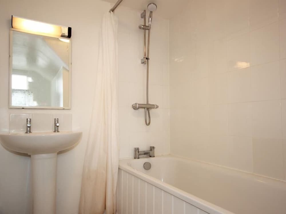 7 Glenthorne House view 5