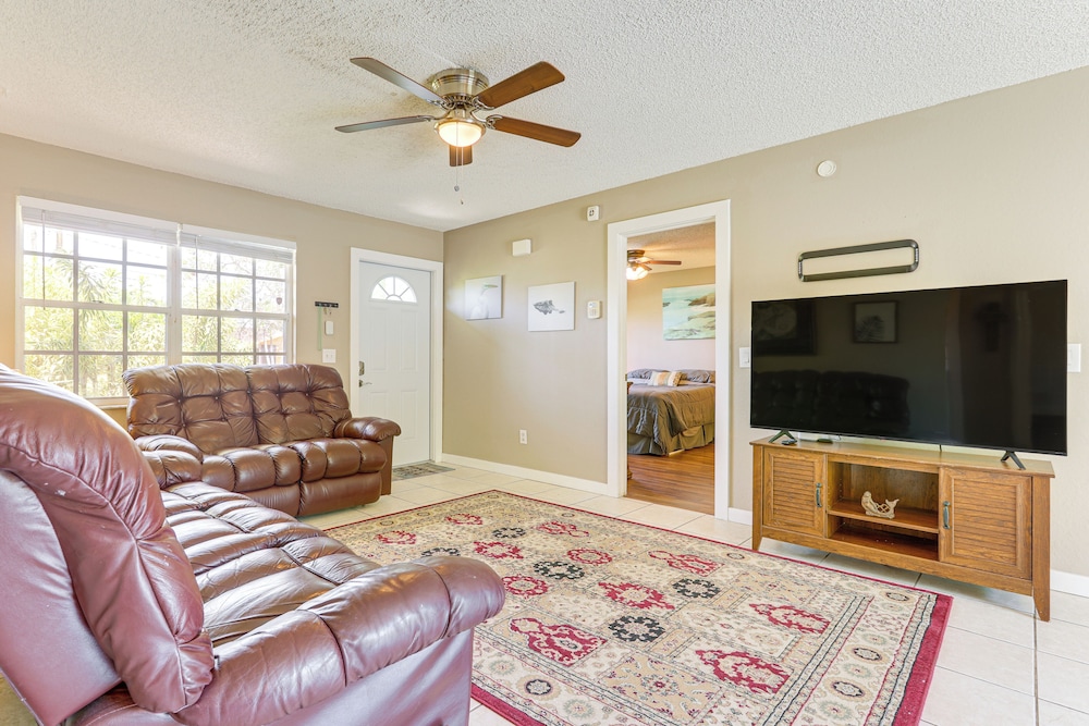 6 Mi to Beach: Port St Lucie Home w/ Fenced Yard
