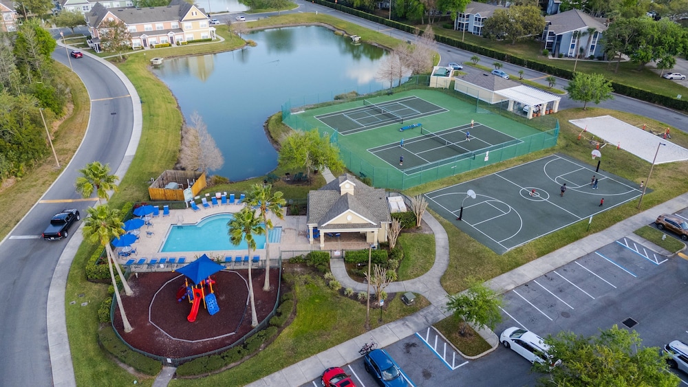 Charming Townhouse Near Disney