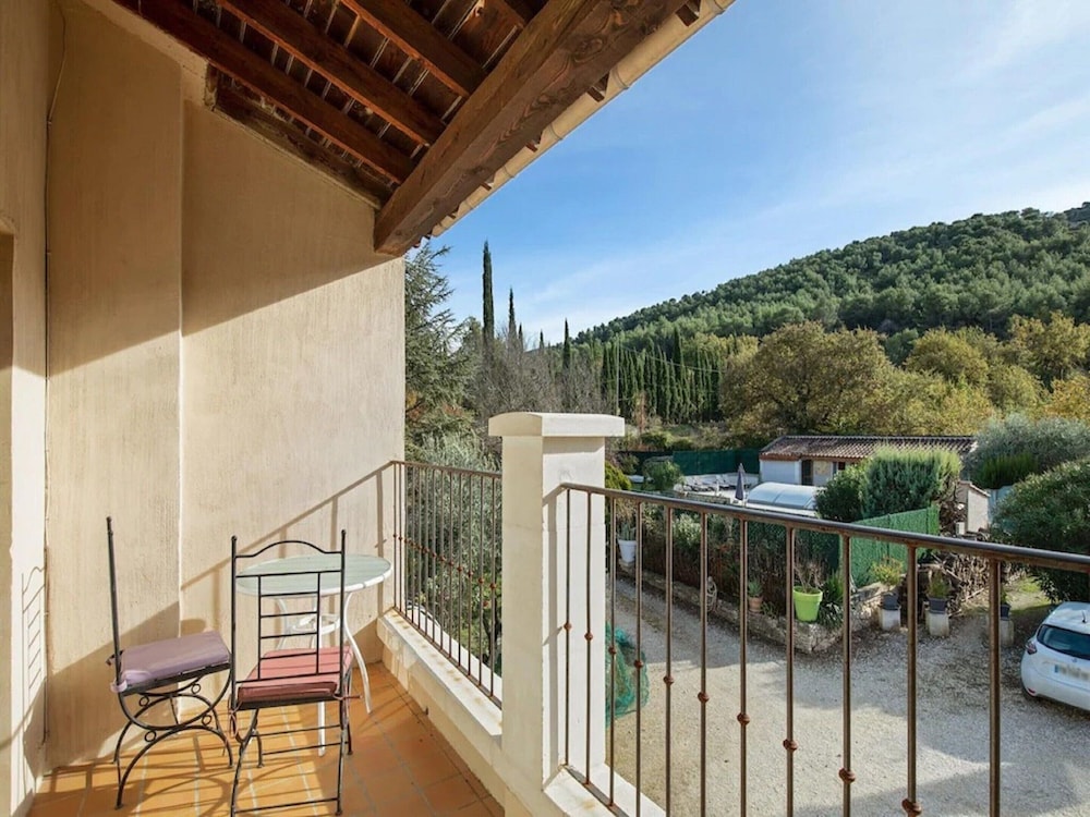 Superb House With Pool Near the Luberon