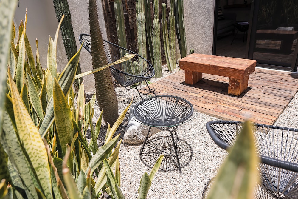Grand Villa w Private Patio & Parking