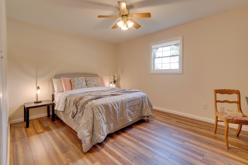 9 Mi to Effingham: Pet-friendly Rural Escape