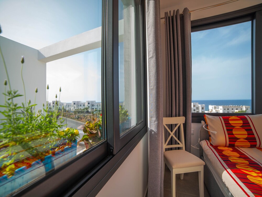 Homely and Convenient Apartment With Lovely sea View