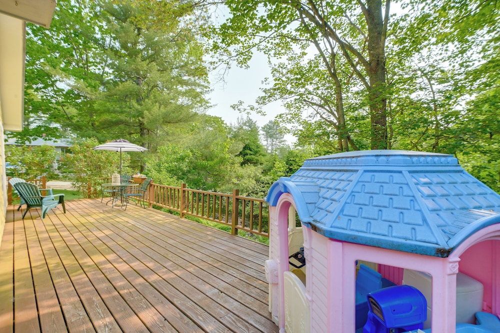 1 Mi to Main St: Charming Elsworth Home w/ Yard!