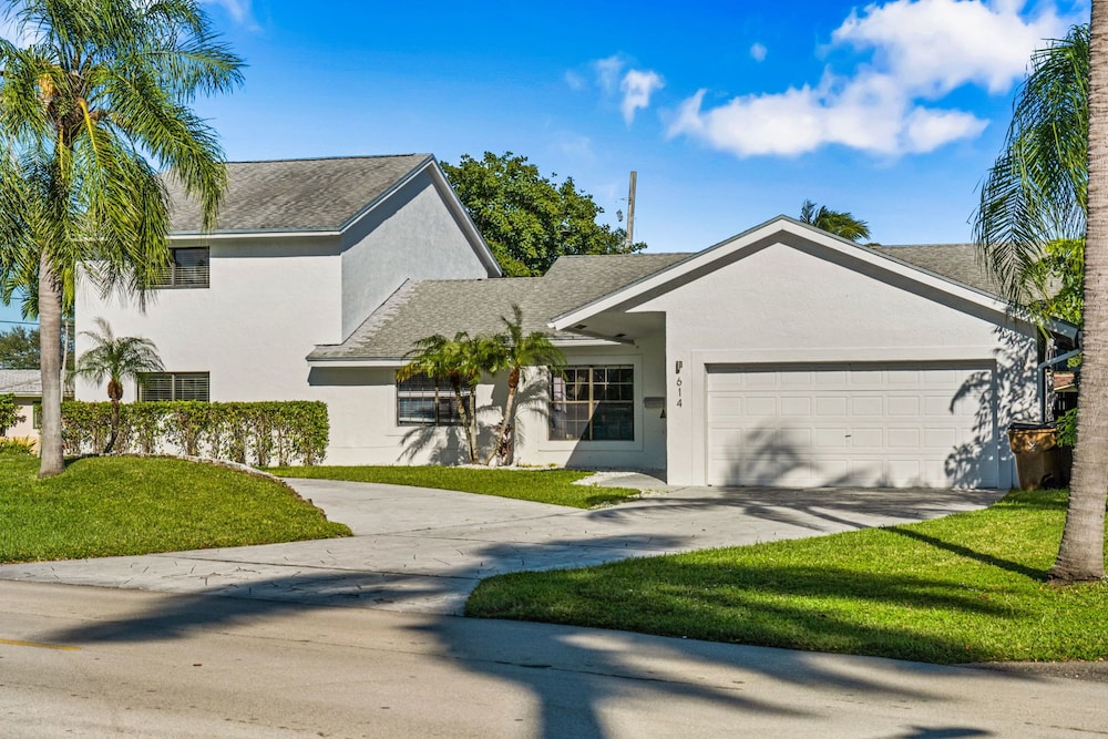 Spacious 6BR Beach Getaway w/ Heated Pool