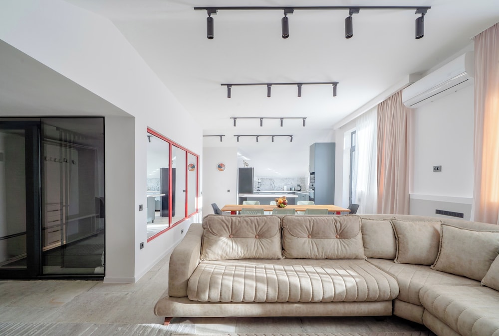 Niabi 3BDR Mansard