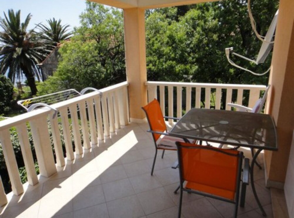 Seafront Apartments Pretner