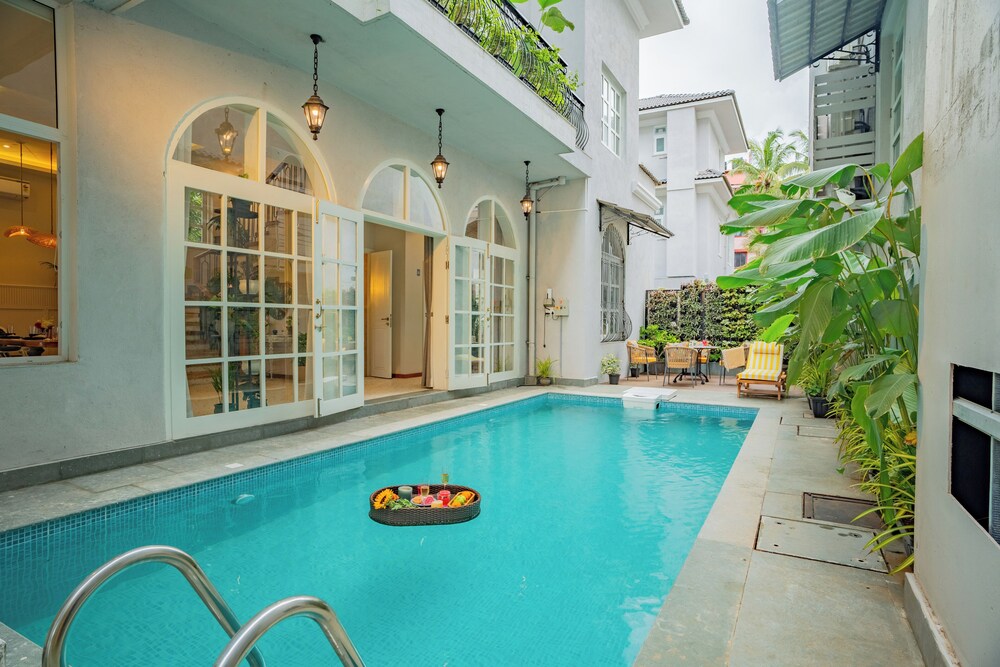 Esh Cottages Birch | Hillside 4-BHK Hideaway With Lush Garden, Common Pool, & Gaming Zone