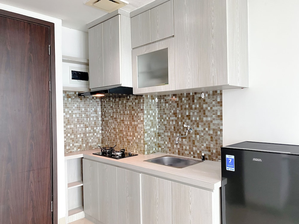 White Toned Studio At Lrt City Bekasi Apartment