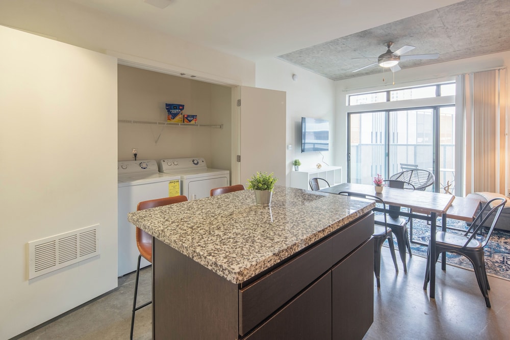 ROVE LIVING/KL - Roosevelt Point