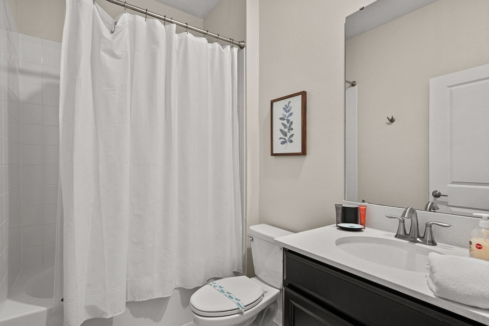 Magical 6BR Retreat With Pool Best Location