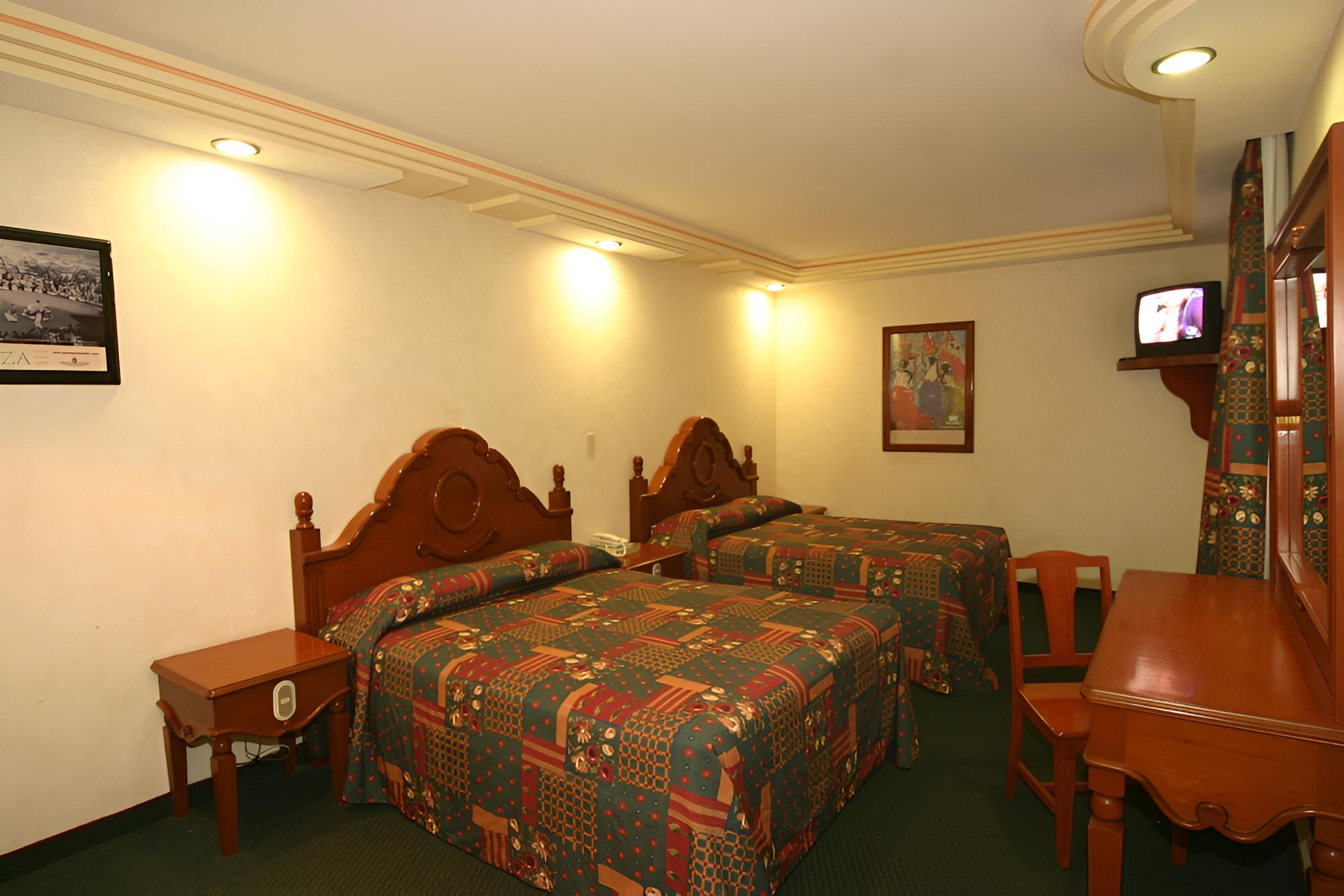 Hotel Cantera Real
