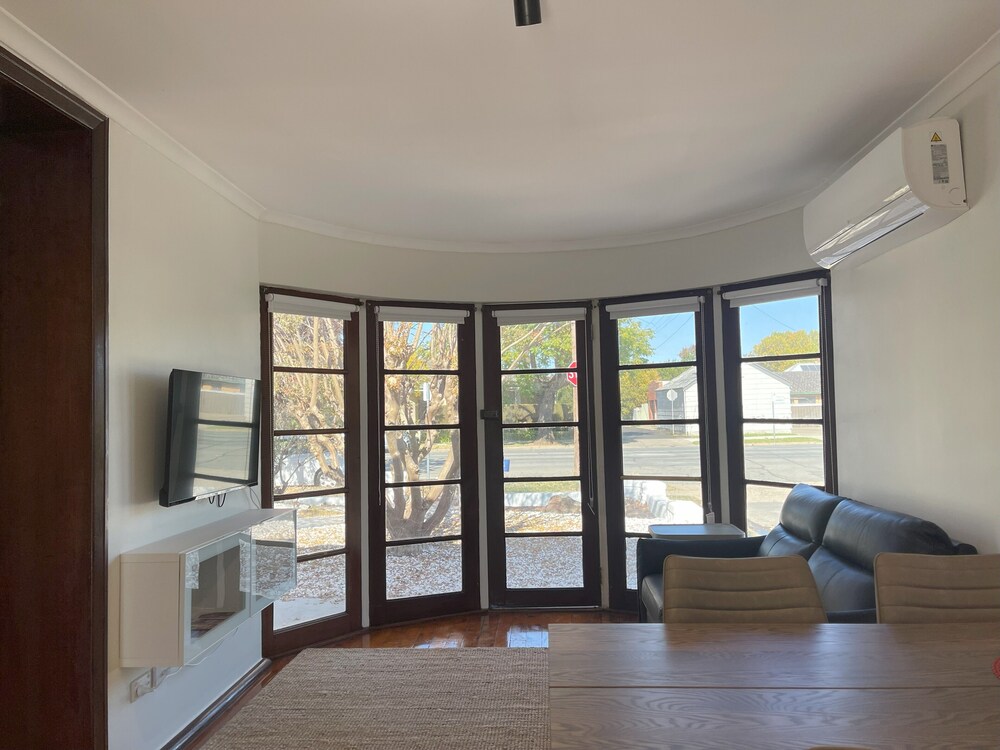 Globe Apartments