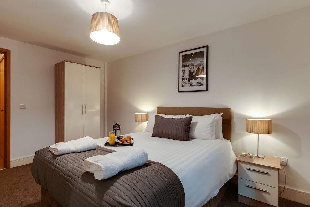 Base Serviced Apartments - Cumberland Apartments view 3