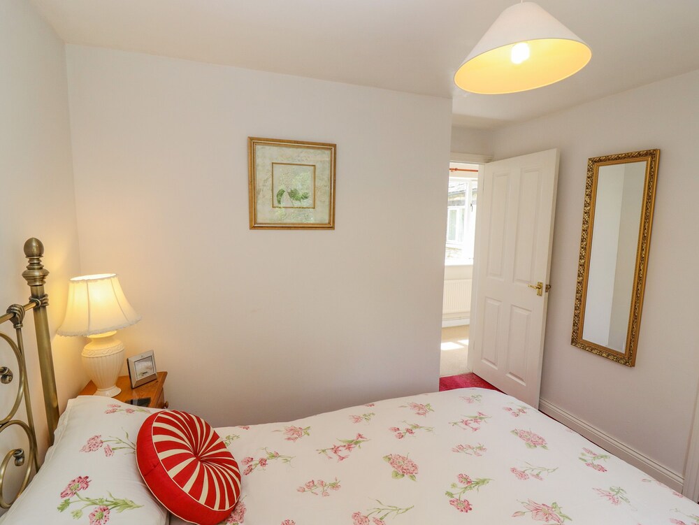Pheasant Cottage view 5