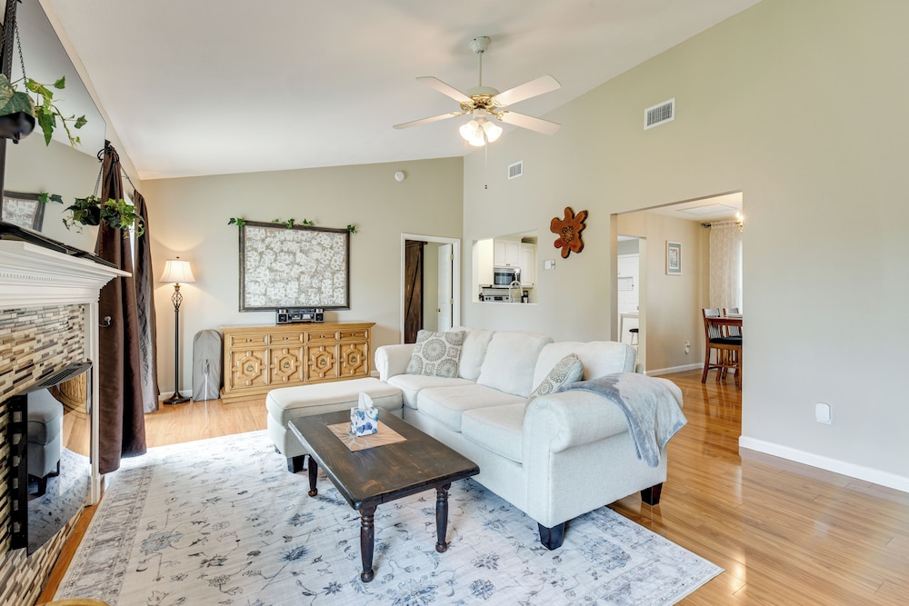 4 Mi to Downtown Panama City: Home w/ Patio!