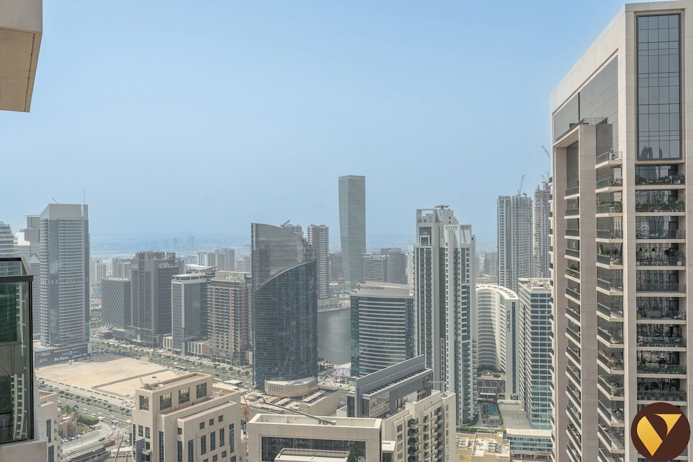 Luxury 2BR in ACT 1 Near Dubai Mall
