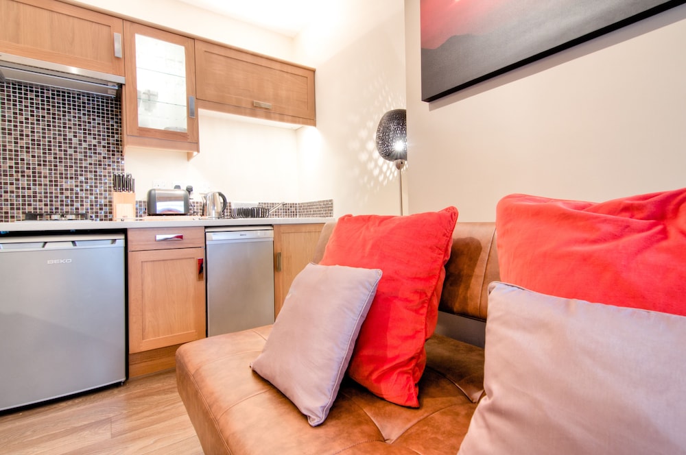 SHQ Apartments