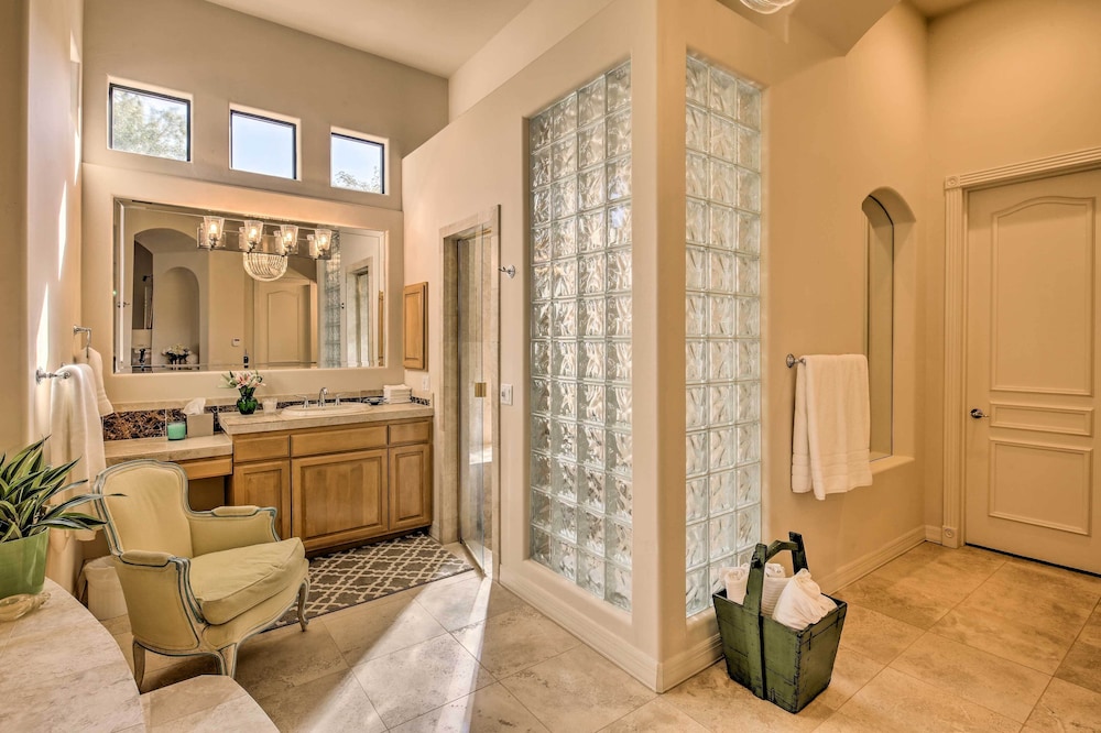 Lavish Paradise Valley Home w/ Sports Court & Pool