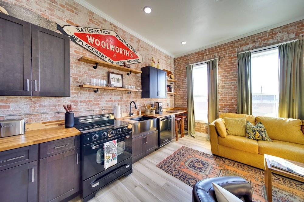 Walk to Shops & Eats: Charming Dtwn Emmett Apt!