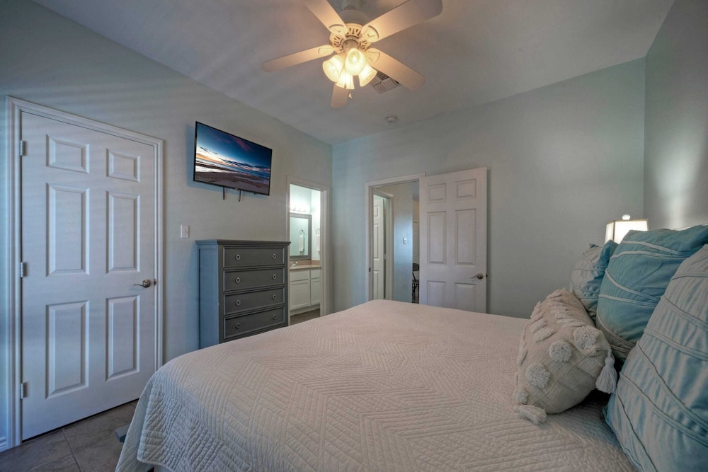 9 Costa Bahia Condos Sleeps 48 + Pool Minutes to the Beach