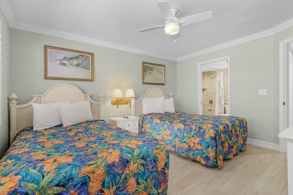 Beach Villas 706 Top-floor Condo W/ Gulf Views, Pool 2 Bedroom Condo