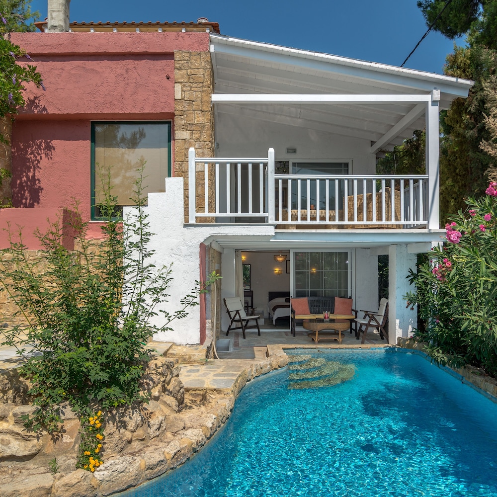 Maria Elena Villas