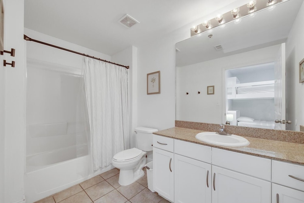 Laketown Wharf 1116