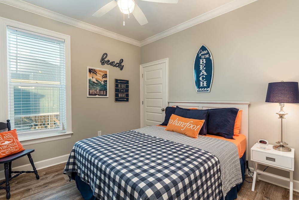Blue Oasis - Private Backyard Beach - Pool, Hammocks, Kayaks, Even Crab Traps So You Can Catch Dinner! 5 Bedroom Home by RedAwning view 4