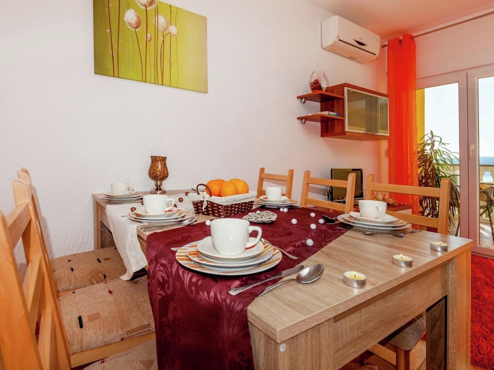 Peaceful Apartment in Dramalj with Hot Tub view 4