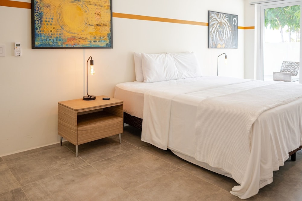 Modern Trestrapi Beach Villa 8 bed 8 Bath 2 Pools