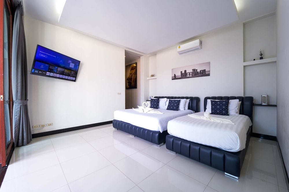 Beautiful 4-Bedroom Pool Villa BL9