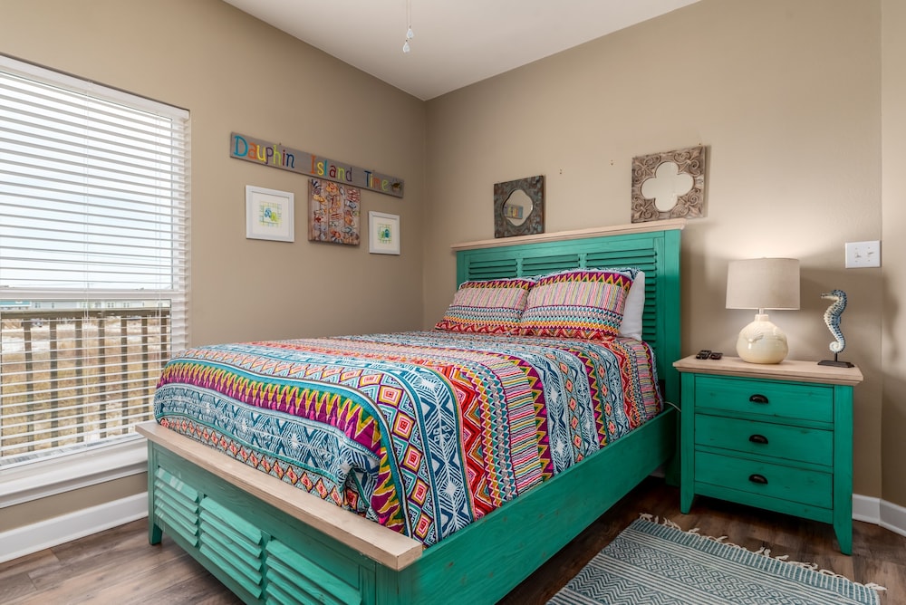 Lazy Daze Beach House - 105 Strand Ct 3 Bedroom Home by RedAwning view 4