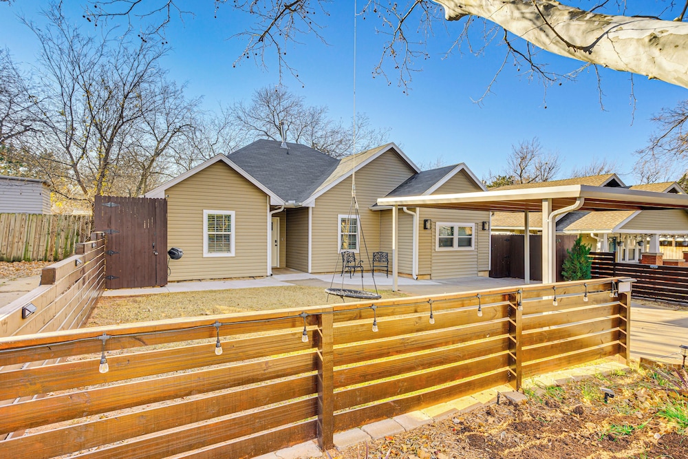 Sauna, Hot Tub & Cold Plunge: Oklahoma City Home!