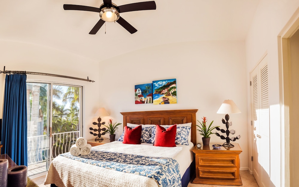 Villa De Oro 106 3 BR by Casago